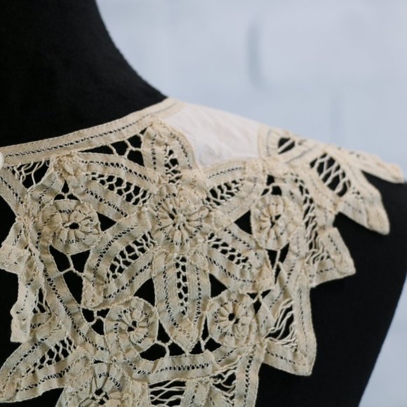 Vintage Angel Wings Ivory Cutwork Lace Collar - Picture 3 of 7